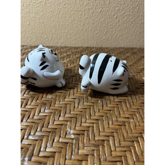 Vintage Pier I Whimsical Cat Black And White Strip Salt and Pepper Shaker Set - Picture 5 of 10
